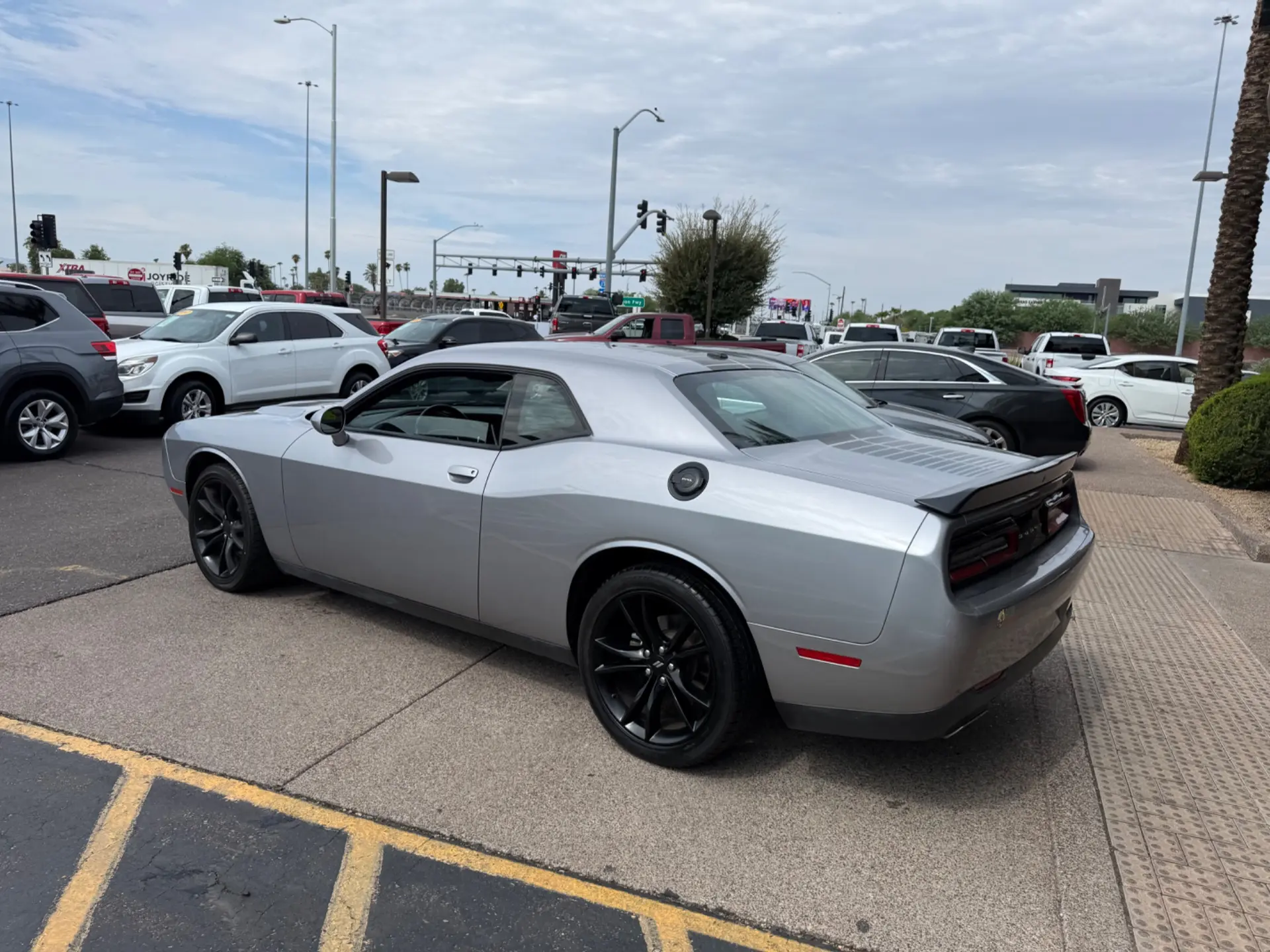 2017 Dodge Challenger SXT photo 4