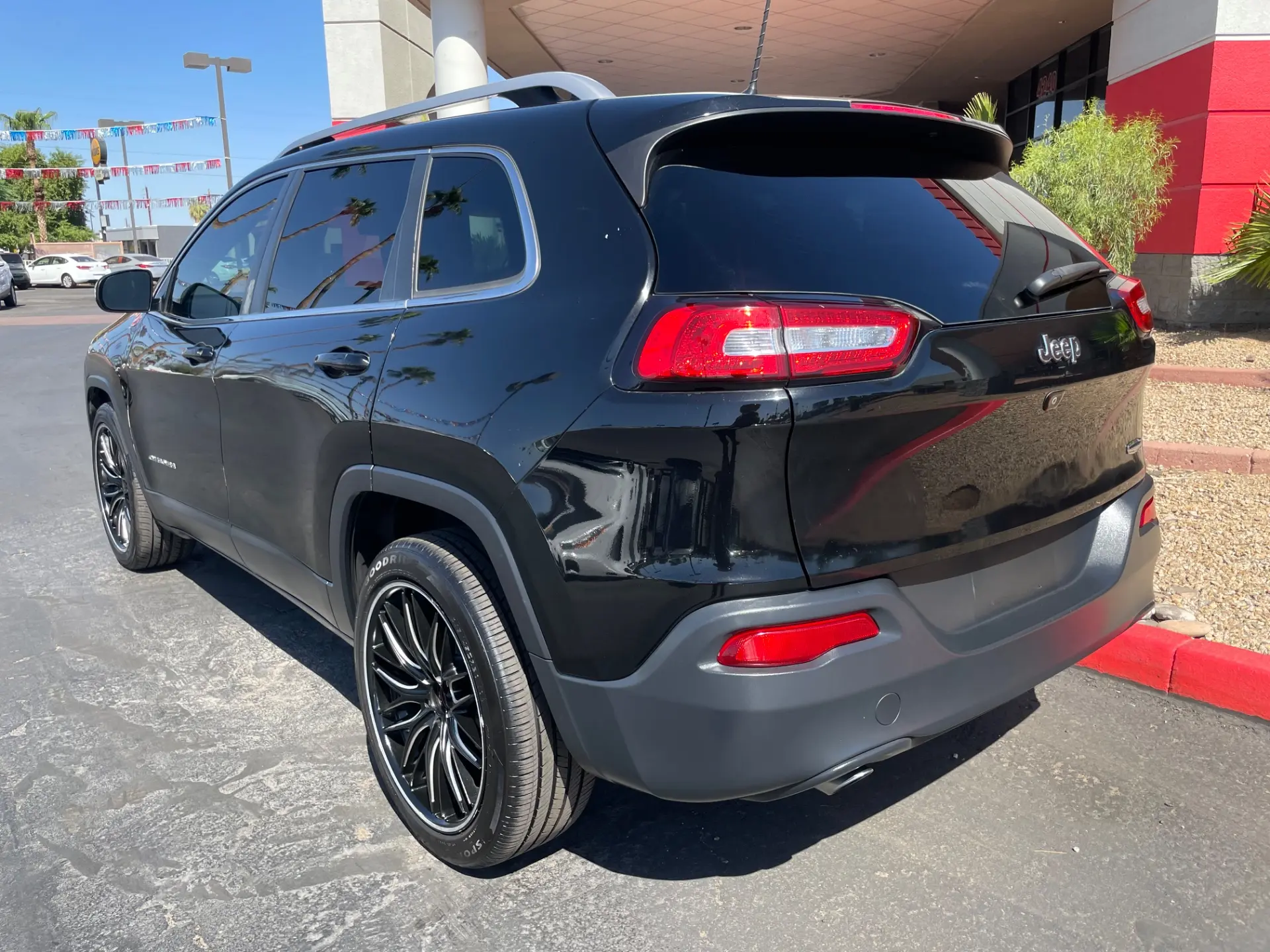2018 Jeep Cherokee Latitude Plus photo 3
