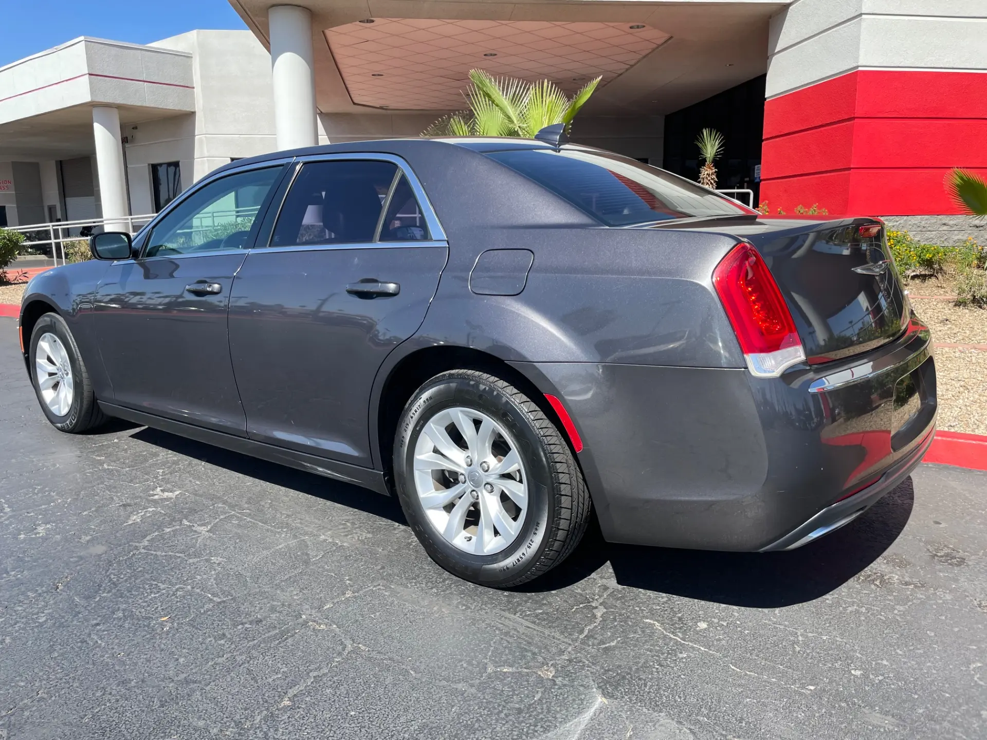2016 Chrysler 300 Anniversary Package photo 4