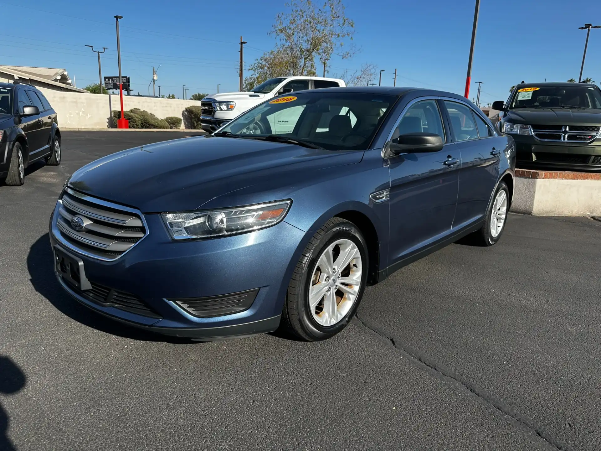 2018 Ford Taurus SE FWD's photo