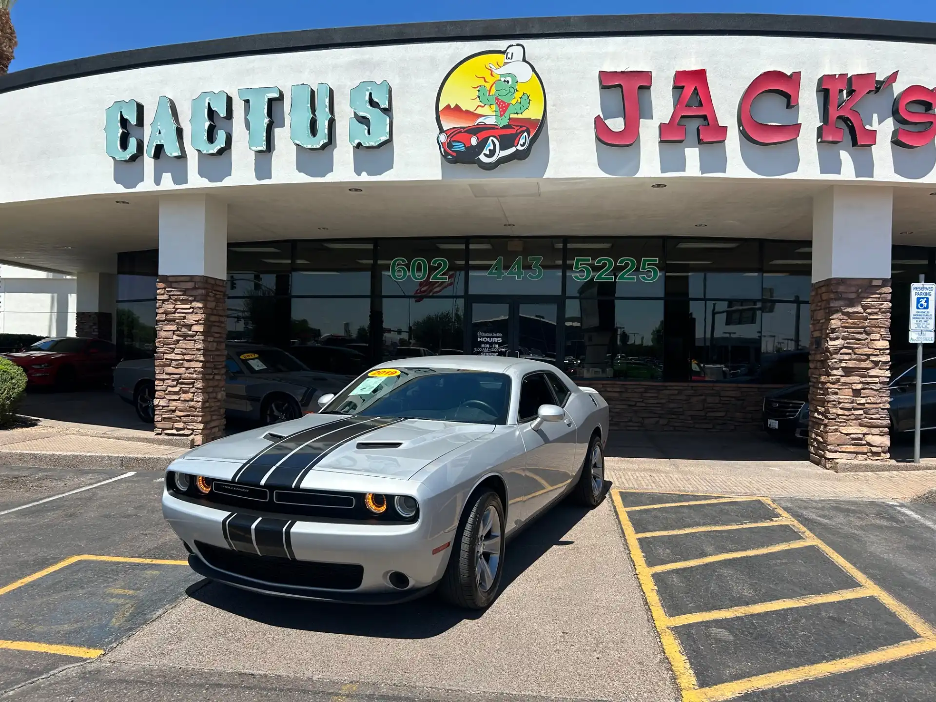 2019 Dodge Challenger SXT Auto's photo