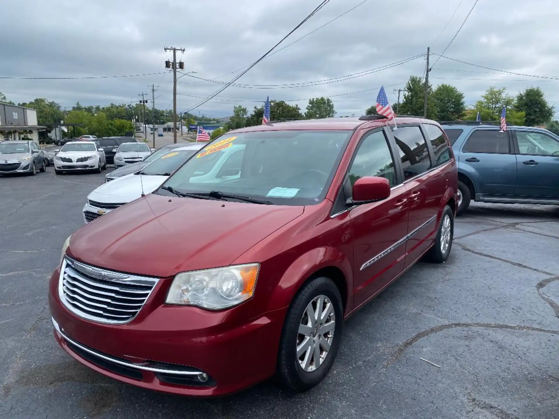 2013 Chrysler Town & Country Touring's photo