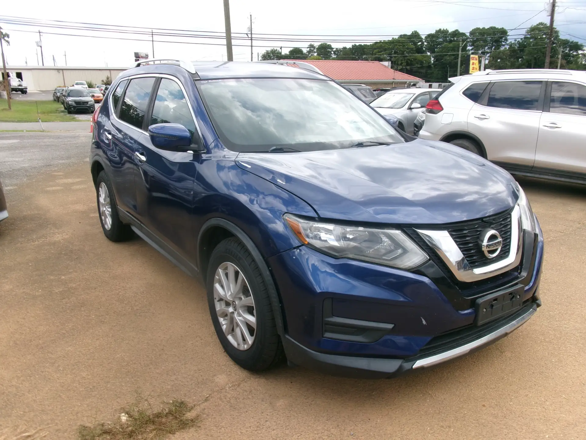 2017 Nissan Rogue SV FWD photo 1