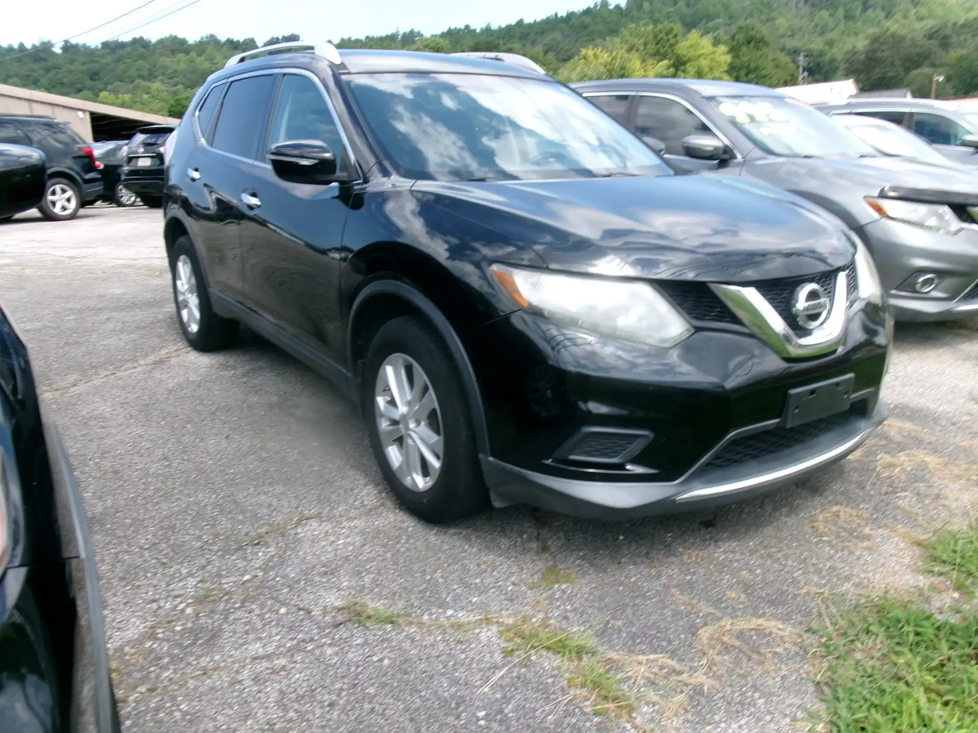 2015 Nissan Rogue SV FWD's photo