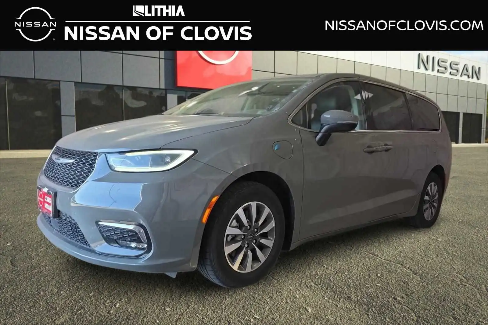 2023 Chrysler Pacifica Hybrid Touring L Hybrid's photo