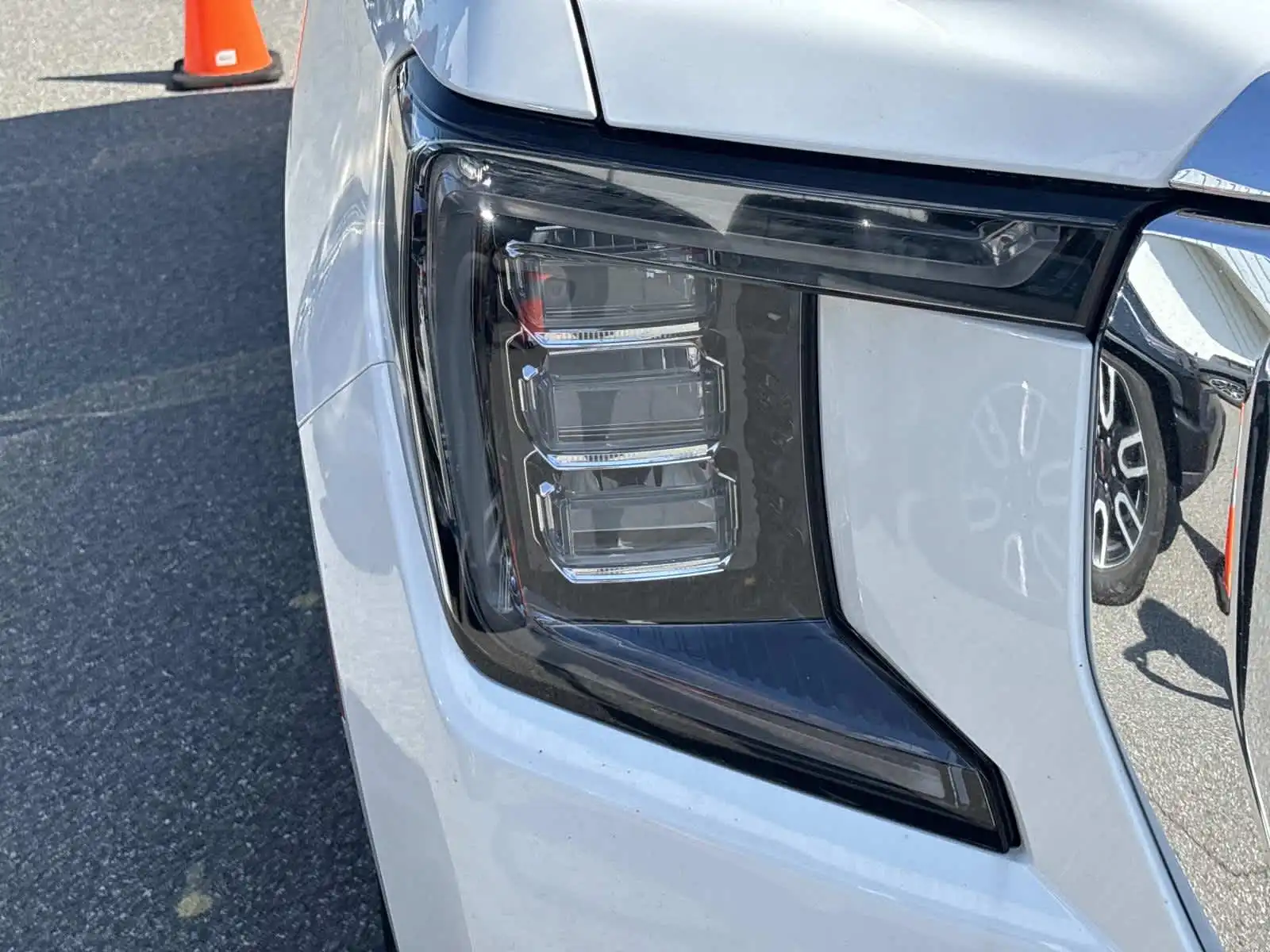 2023 GMC Yukon 4WD SLT's photo