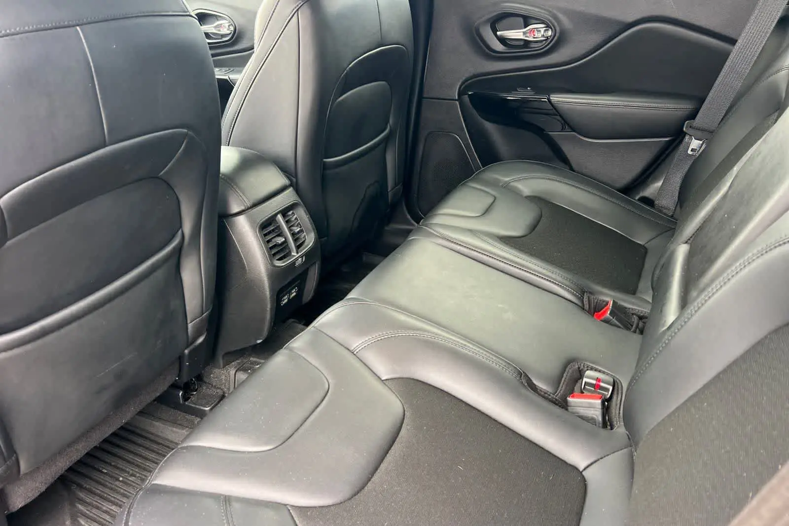 2021 Jeep Cherokee Altitude 4X4 photo 5