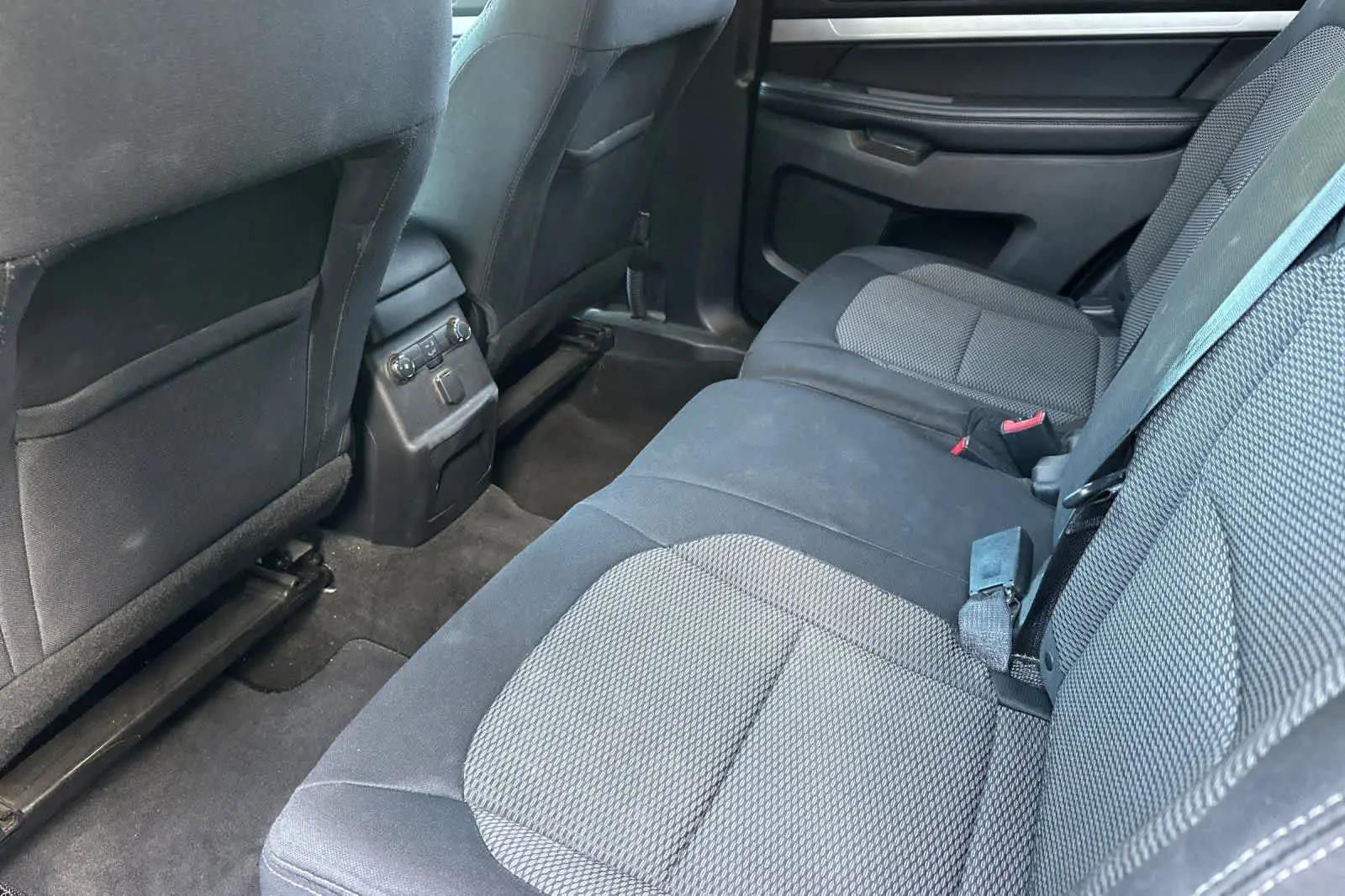 2017 Ford Explorer XLT FWD photo 5