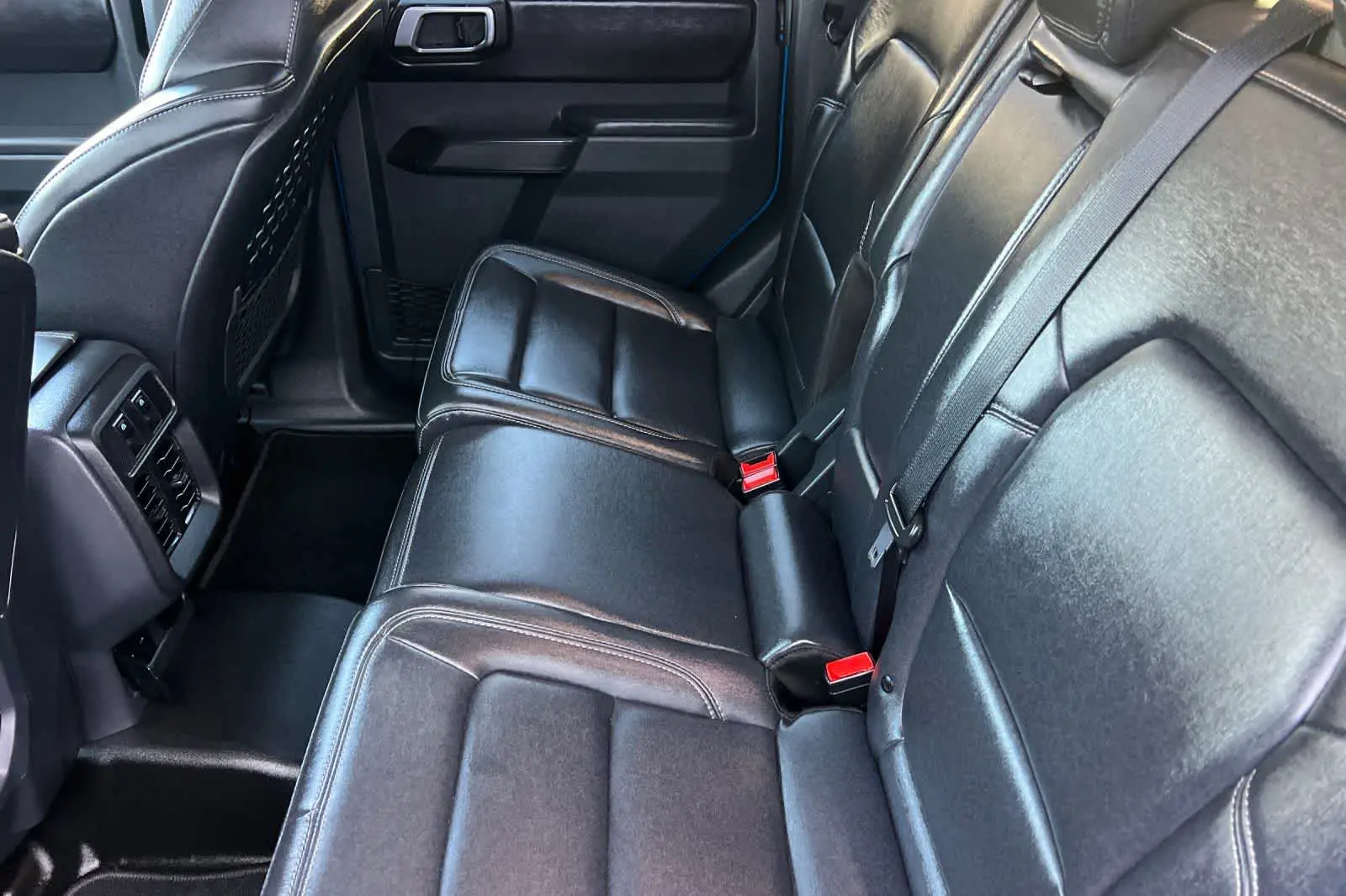 2025 Ford Bronco Badlands 4WD photo 5