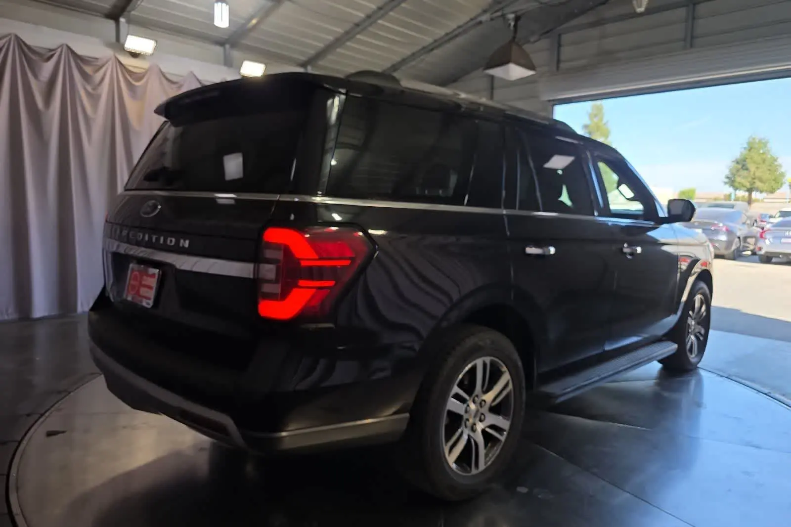 2024 Ford Expedition Limited photo 3