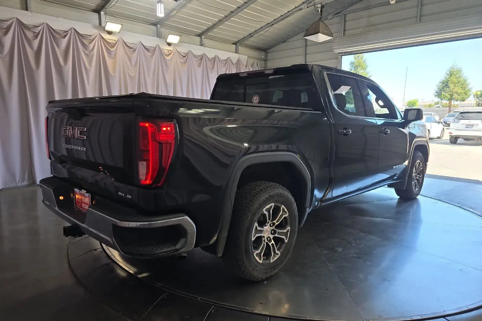 2019 GMC Sierra 2WD Crew Cab Short Box SLE photo 3