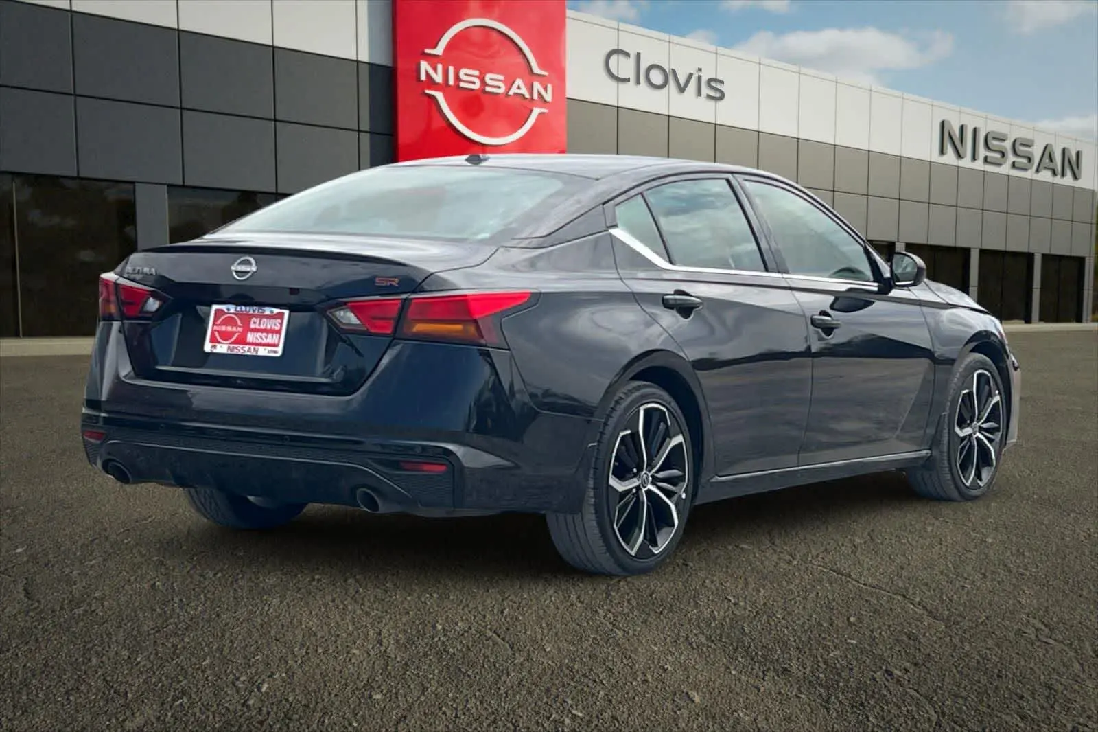 2024 Nissan Altima 2.5 SR photo 3