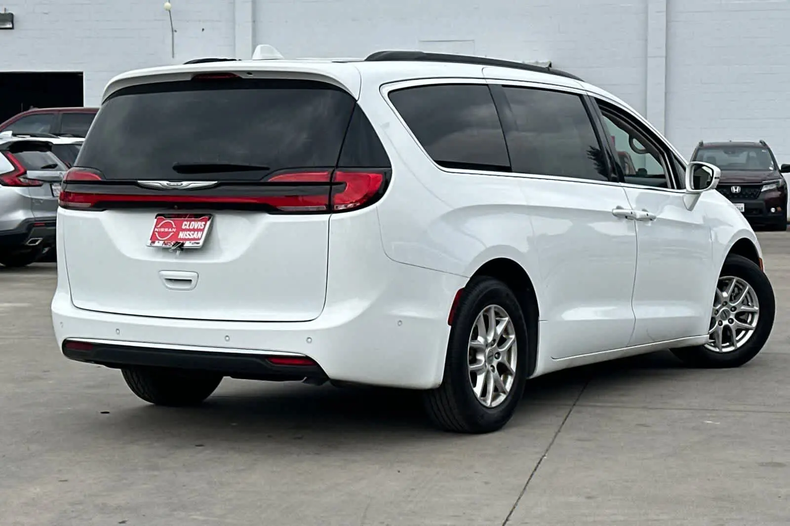 2022 Chrysler Pacifica Touring L photo 3