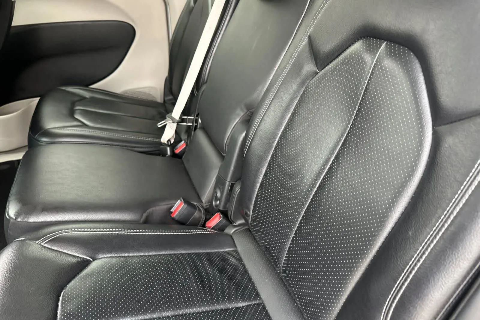 2022 Chrysler Pacifica Touring L photo 5