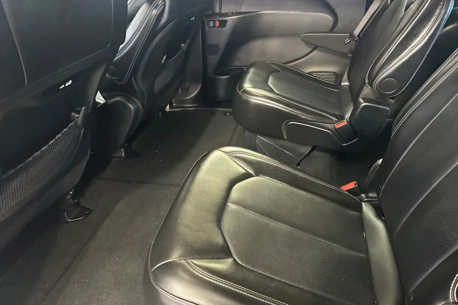 2025 Chrysler Pacifica Select photo 5