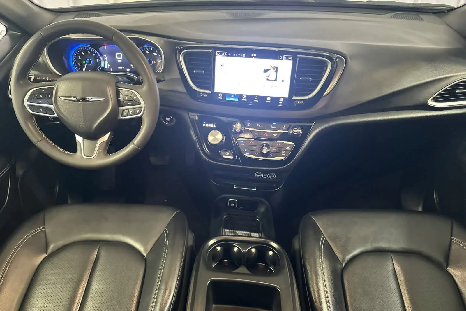 2025 Chrysler Pacifica Select photo 4
