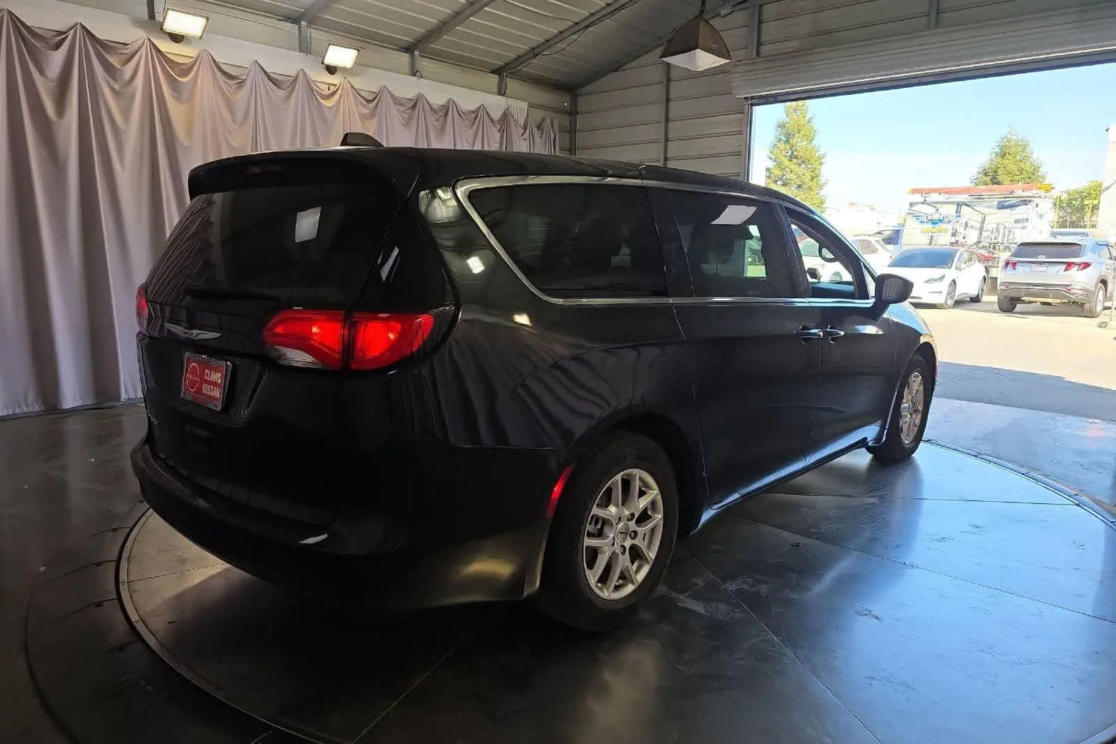 2023 Chrysler Voyager LX photo 3