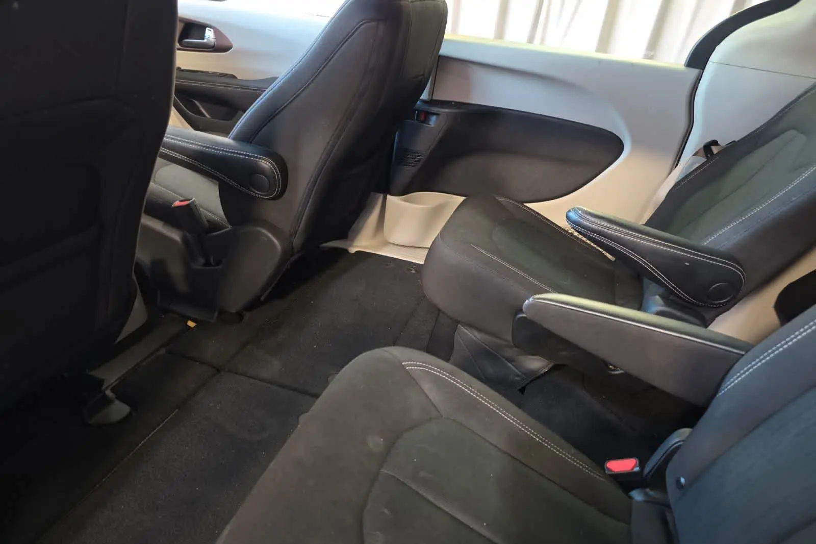 2023 Chrysler Voyager LX photo 5