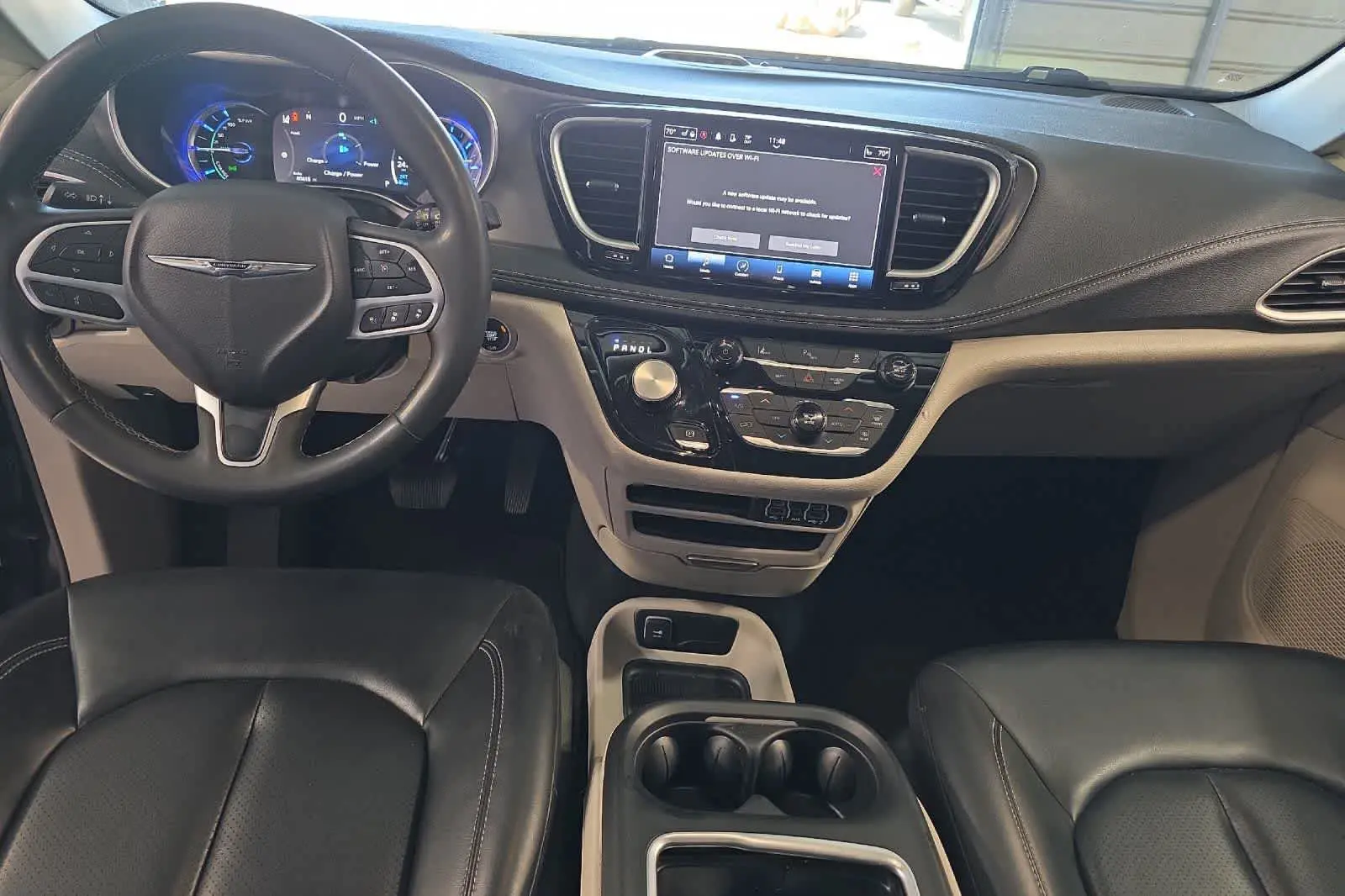 2023 Chrysler Pacifica Hybrid Touring L photo 4