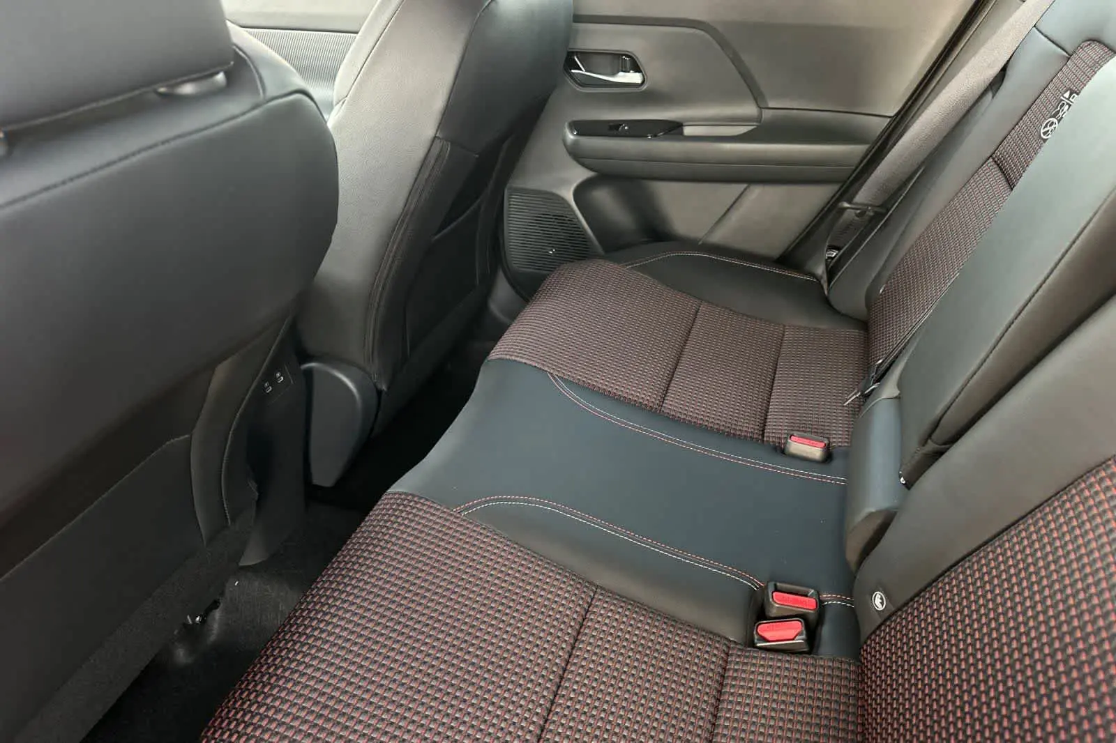 2026 Nissan Kicks 2.0 SR photo 5