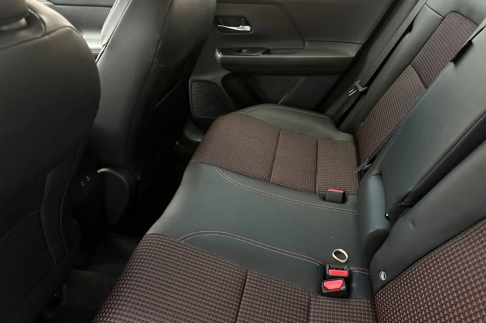 2026 Nissan Kicks 2.0 SR photo 5