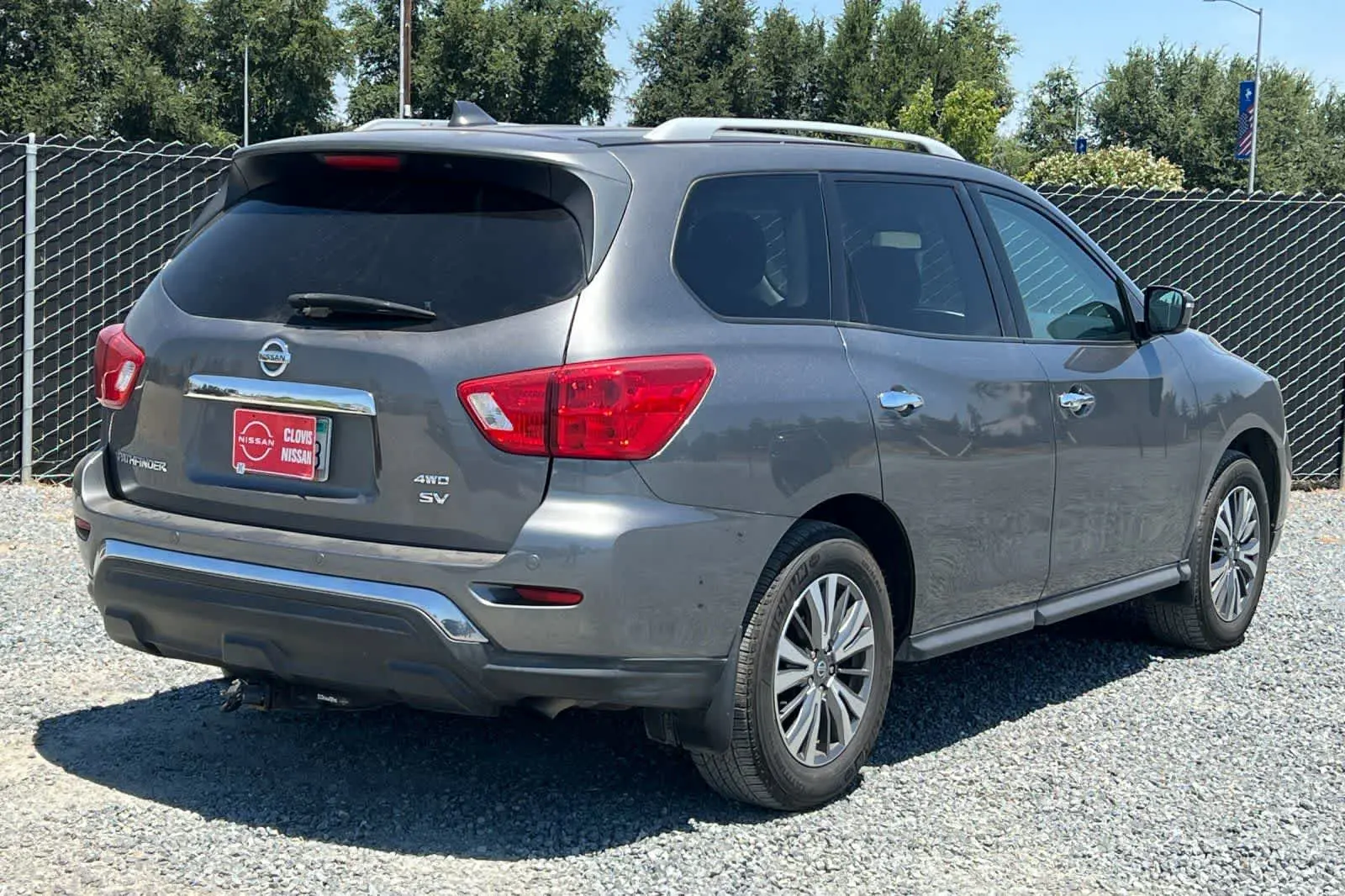 2019 Nissan Pathfinder SV 4WD photo 3
