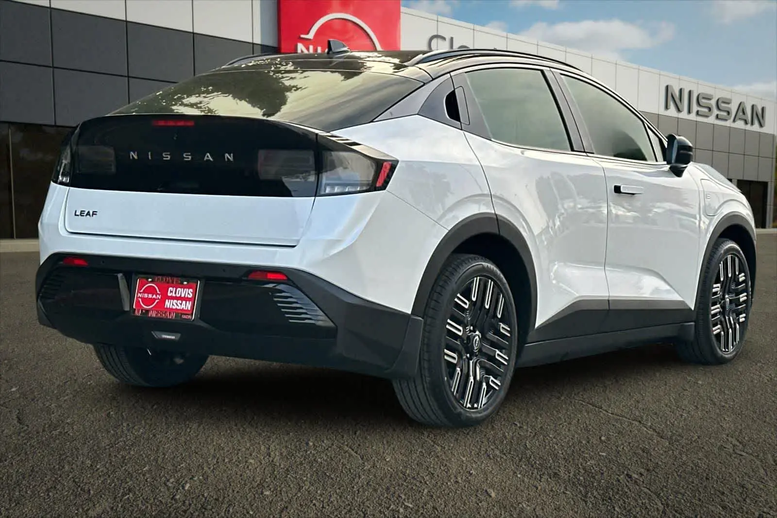 2026 Nissan Leaf Platinum+ photo 3