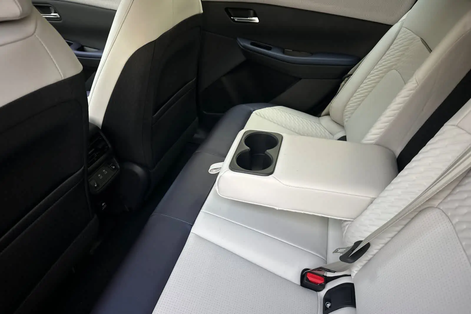 2026 Nissan Leaf Platinum+ photo 5