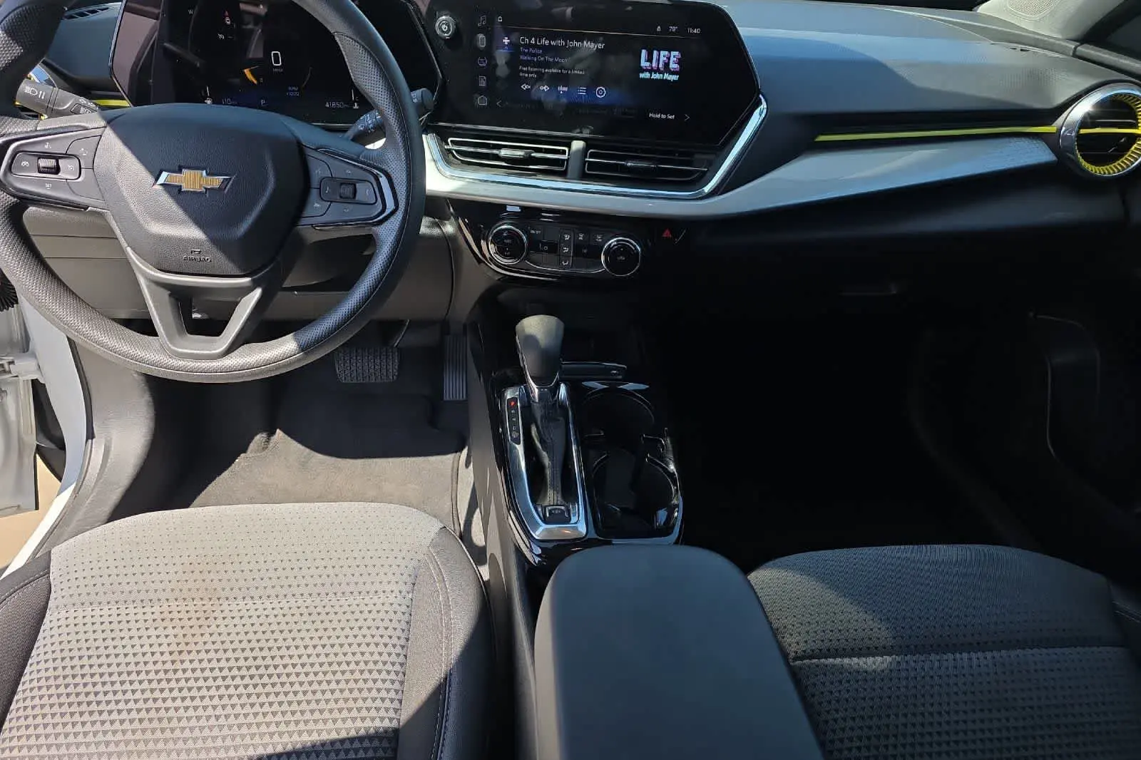 2025 Chevrolet Trax LT photo 4