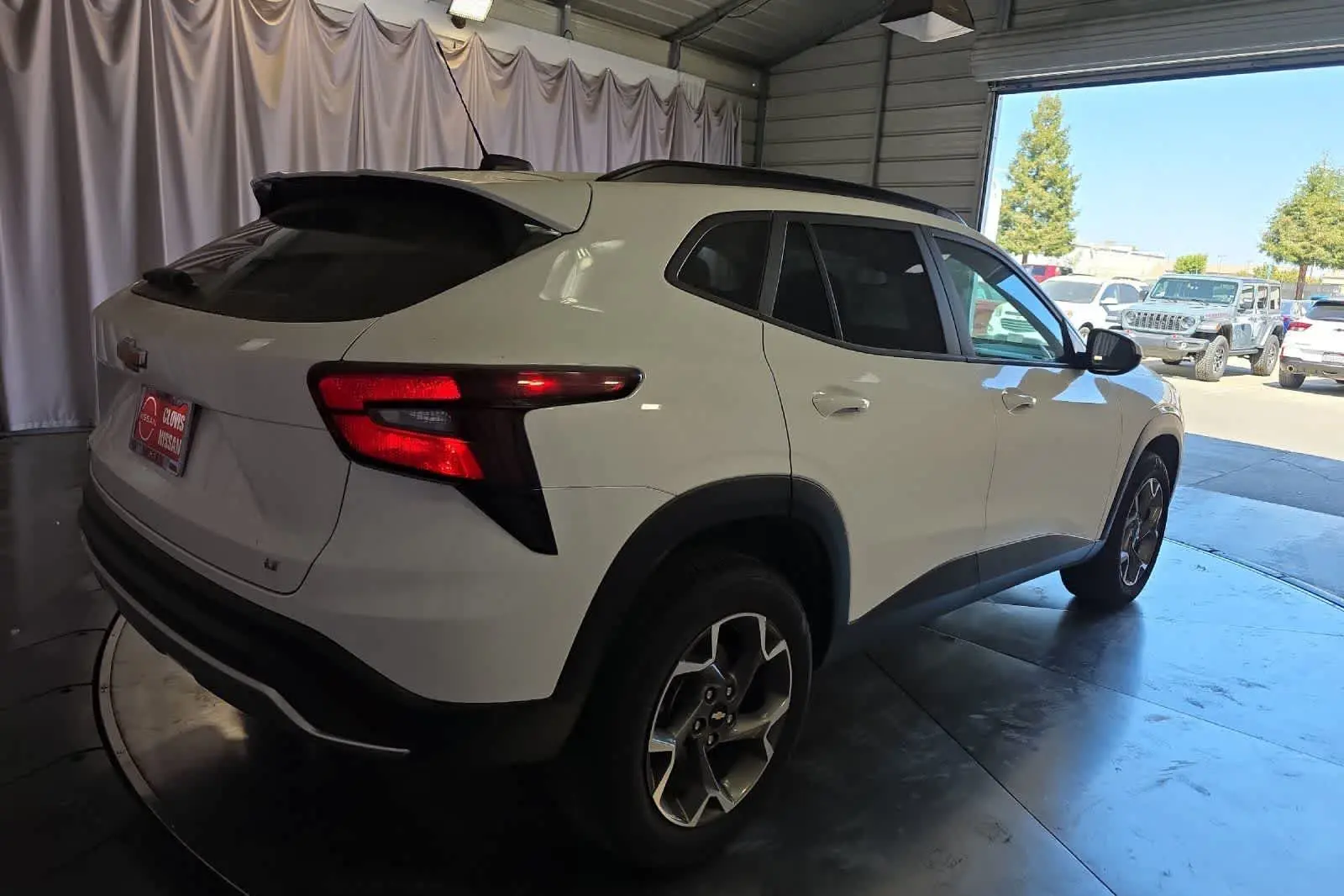 2025 Chevrolet Trax LT photo 3