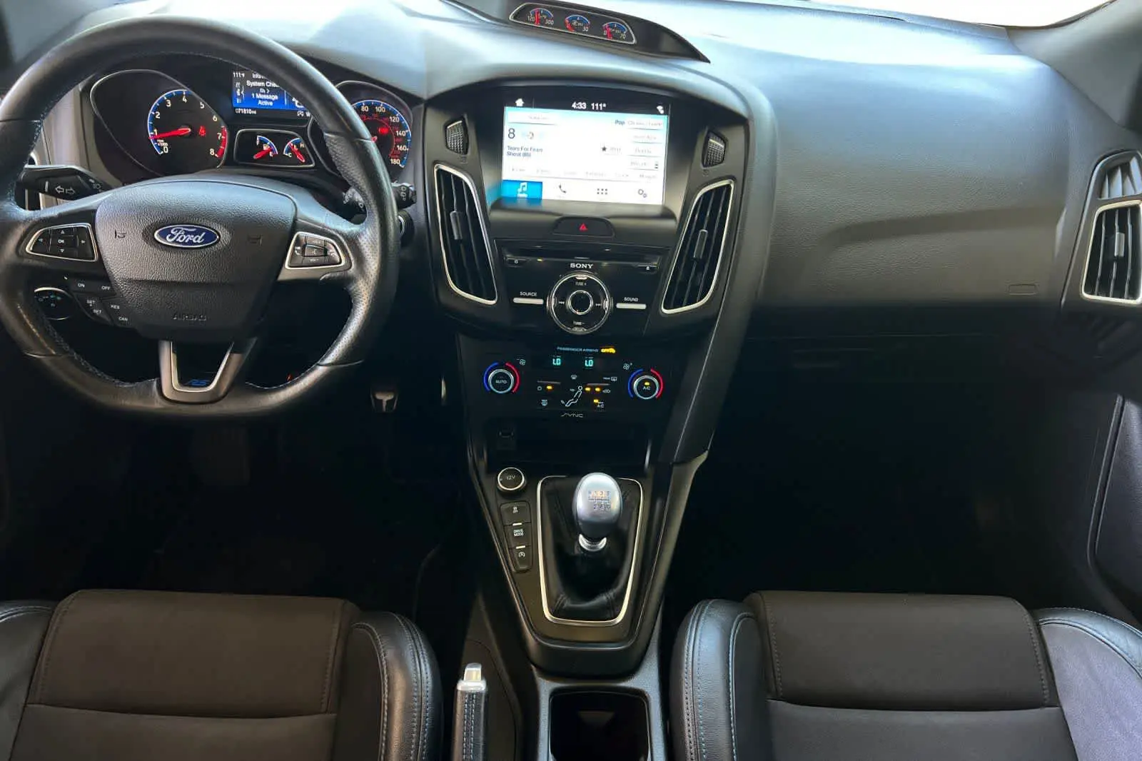 2017 Ford Focus 5 Door Hatch RS photo 4