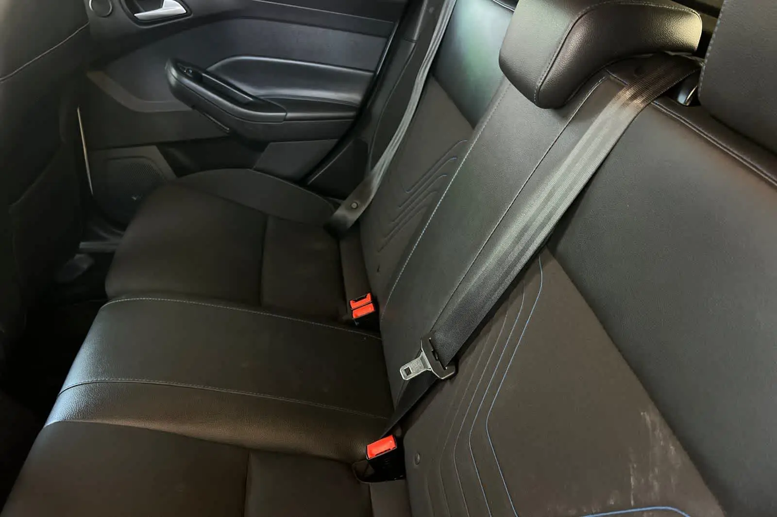 2017 Ford Focus 5 Door Hatch RS photo 5
