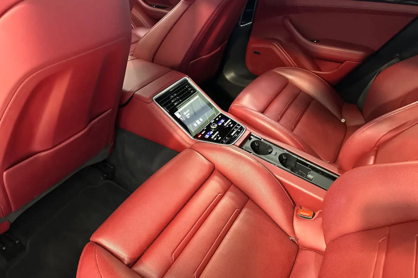2018 Porsche Panamera 4 E-Hybrid photo 5