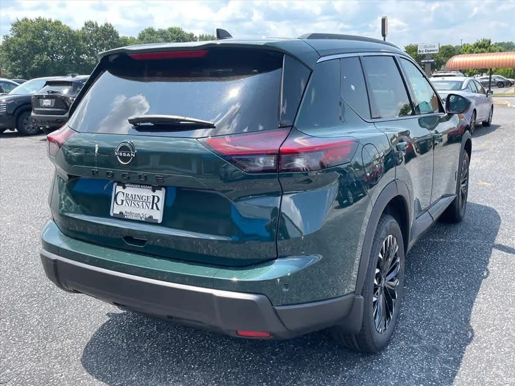 2026 Nissan Rogue Dark Armor photo 3