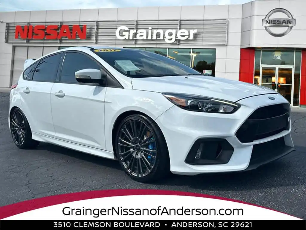 2017 Ford Focus RS Hatchback 5-Door's photo