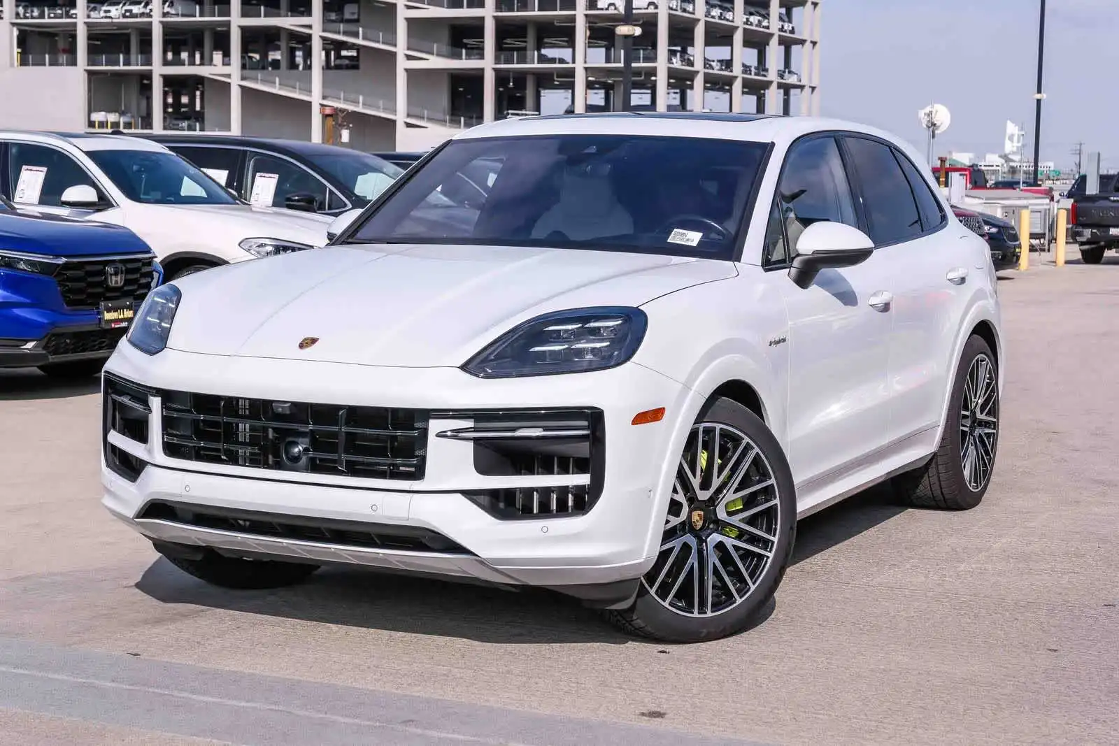 2024 Porsche Cayenne E-Hybrid's photo
