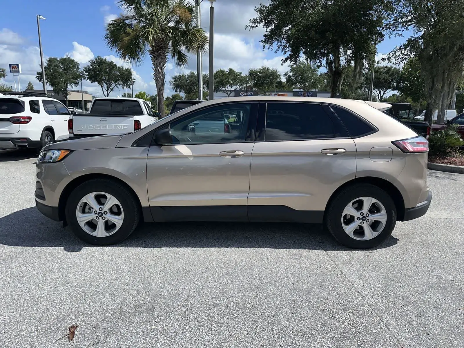 2020 Ford Edge SE photo 3