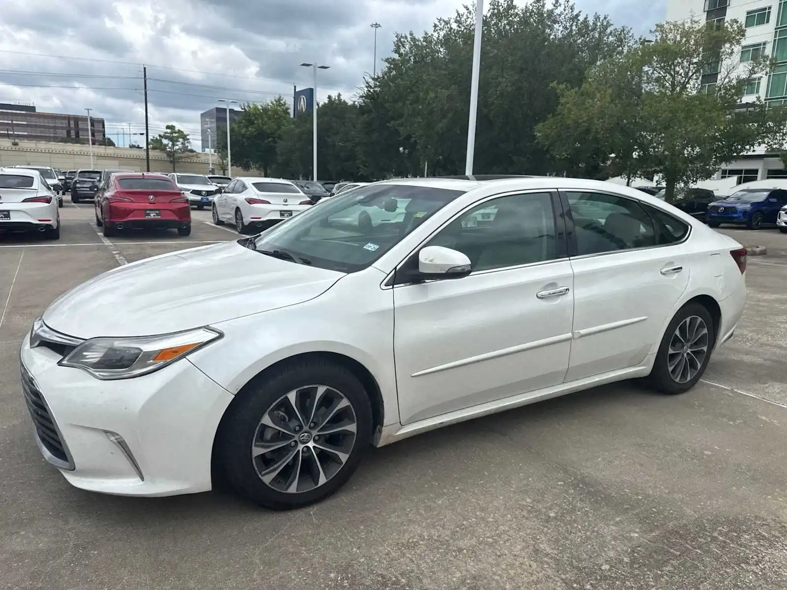 2017 Toyota Avalon XLE Premium's photo