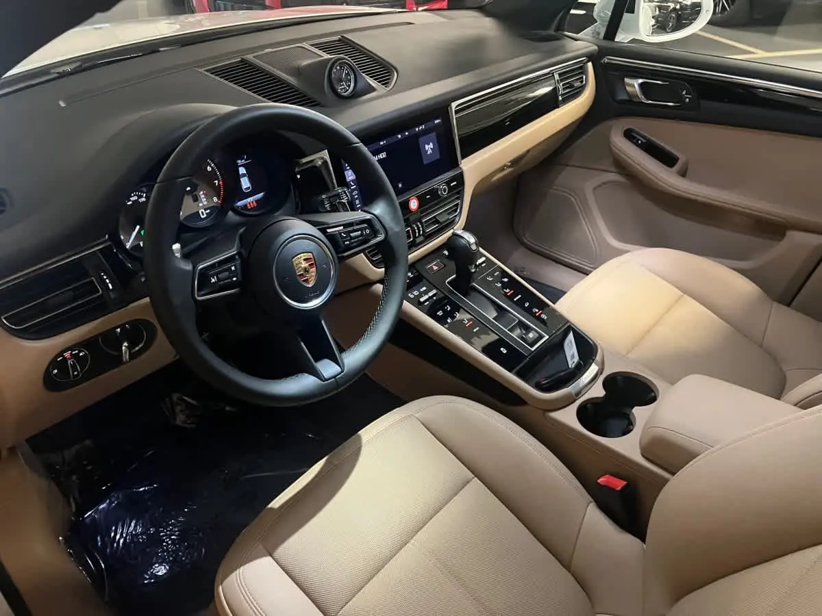 2026 Porsche Macan undefined photo 4