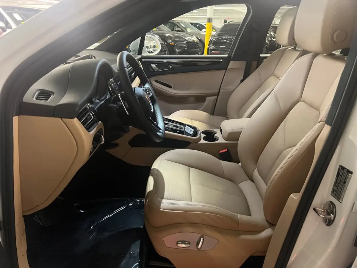 2026 Porsche Macan undefined photo 5