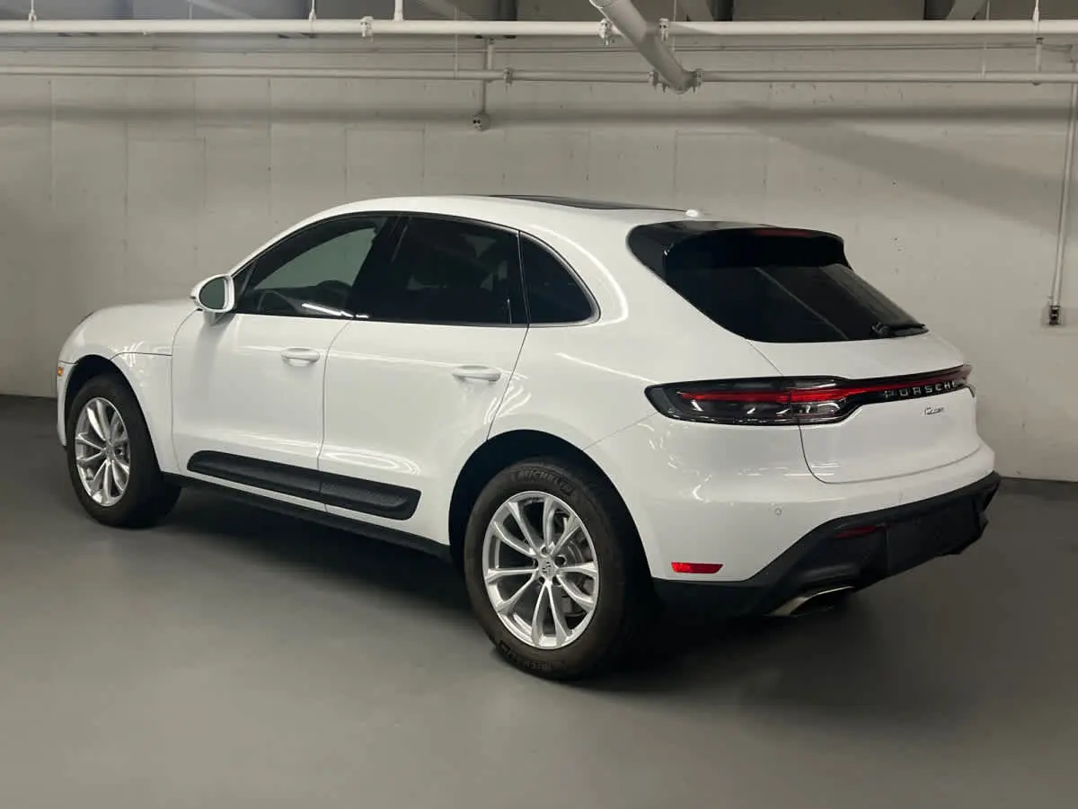 2026 Porsche Macan undefined photo 3