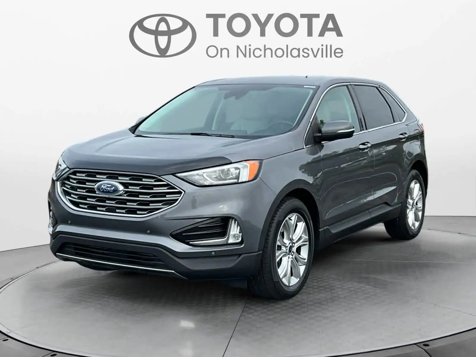 2021 Ford Edge Titanium's photo