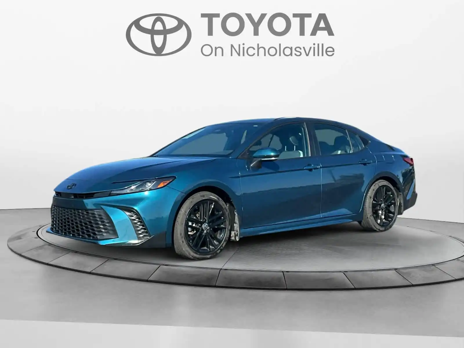2025 Toyota Camry SE Hybrid's photo