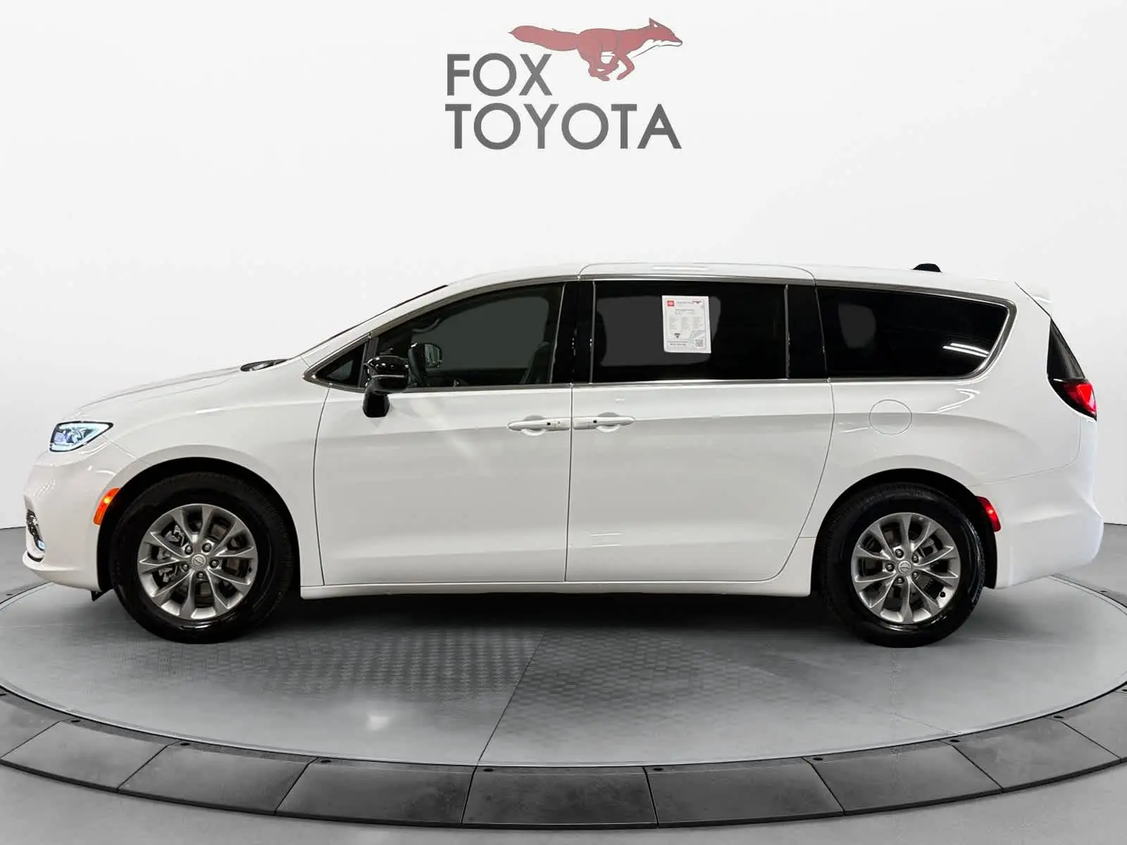 2026 Chrysler Pacifica Limited photo 3