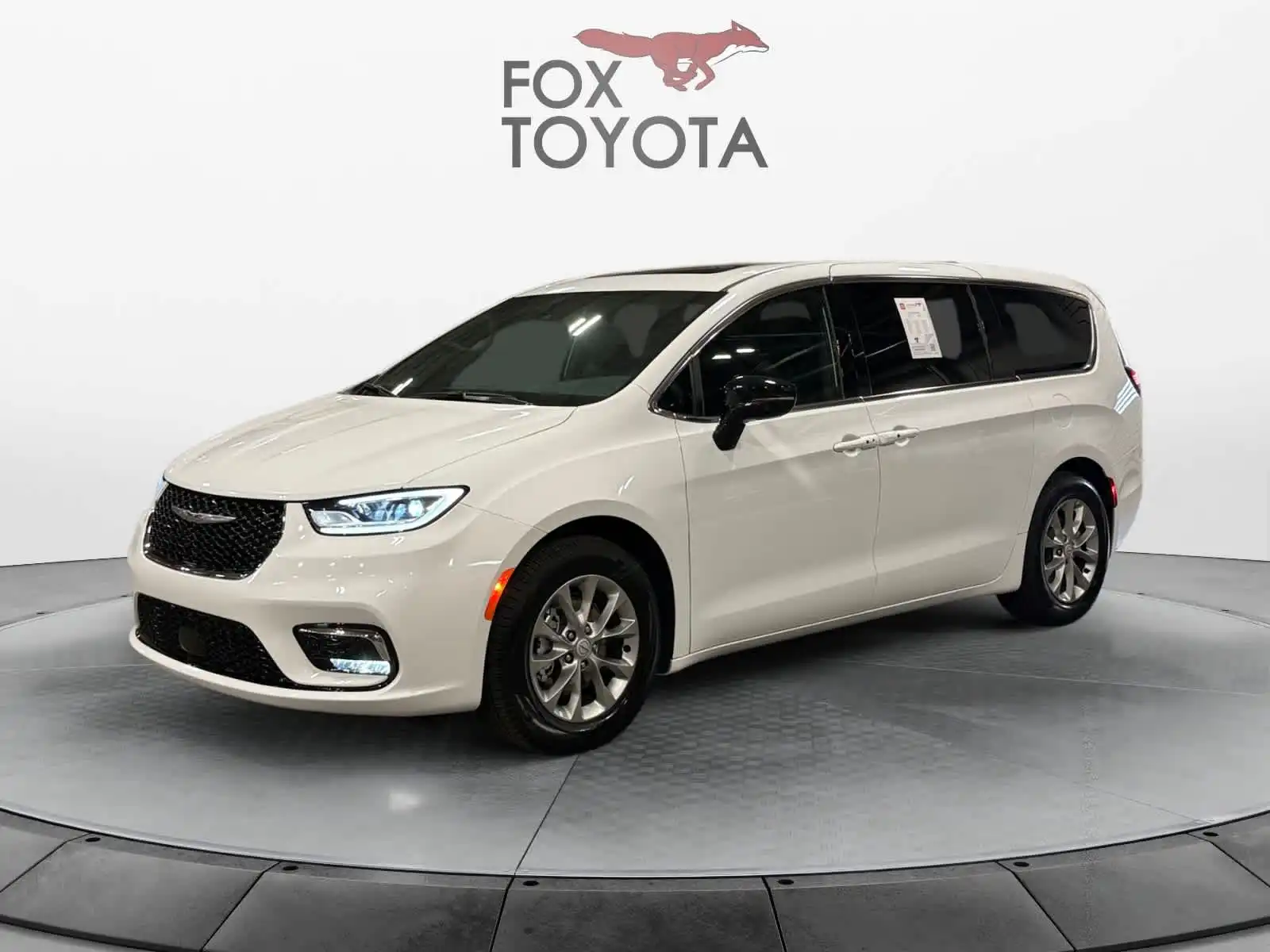 2026 Chrysler Pacifica Limited's photo