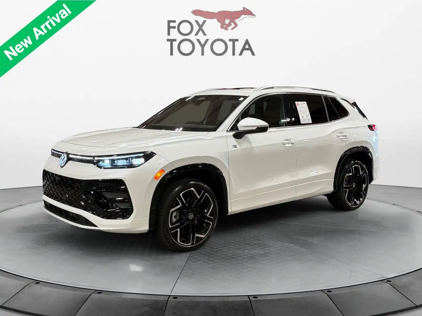 2025 Volkswagen Tiguan 2.0T SEL R-Line 4Motion's photo