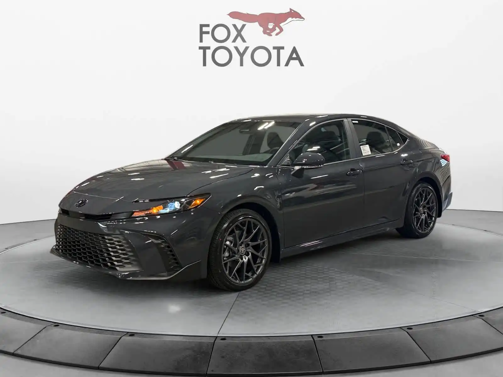 2026 Toyota Camry SE Hybrid's photo