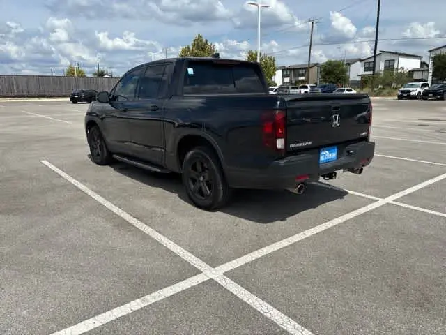 2022 Honda Ridgeline Black Edition photo 3