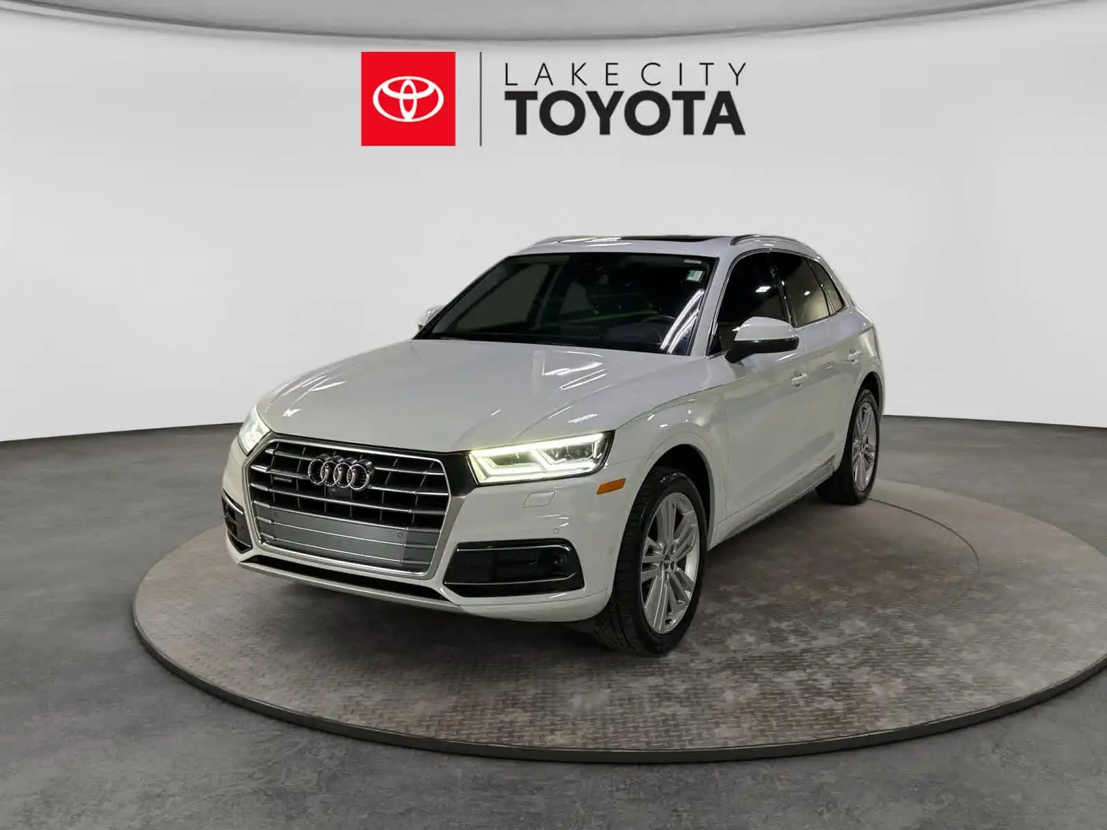 2019 Audi Q5 2.0T quattro S tronic Prestige's photo