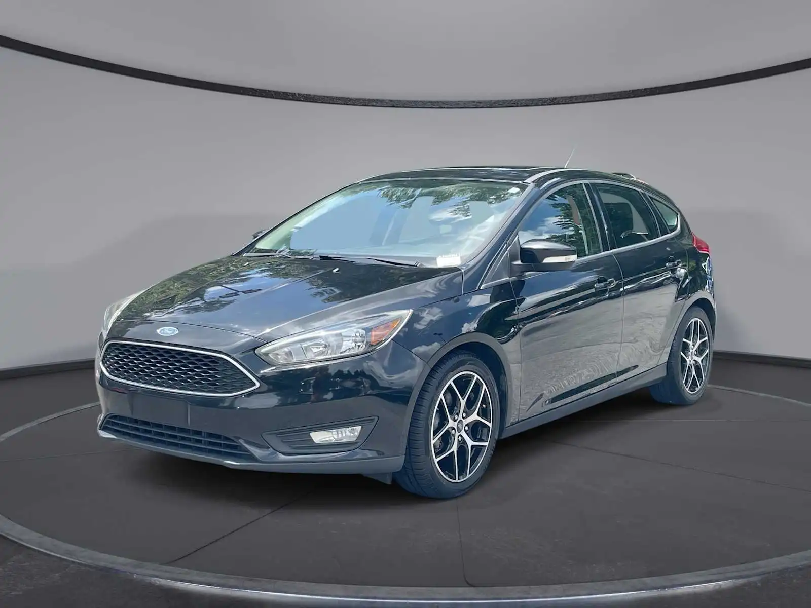 2018 Ford Focus Hatch SEL's photo